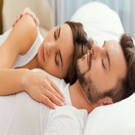 ¿Tienes problemas para conciliar el sueño? Dormir en pareja tiene efectos beneficiosos