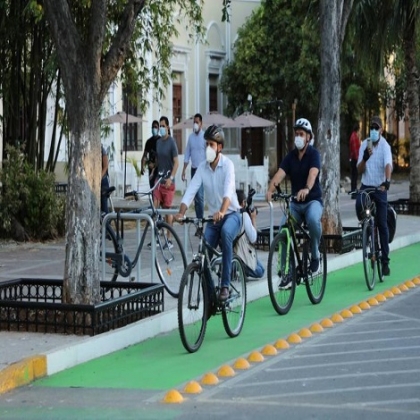 Entregan el Gobernador Mauricio Vila Dosal y el Alcalde Renán Barrera Concha los trabajos de ciclovía en Paseo de Montejo