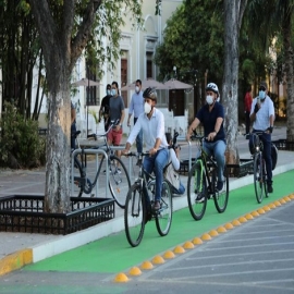 Entregan el Gobernador Mauricio Vila Dosal y el Alcalde Renán Barrera Concha los trabajos de ciclovía en Paseo de Montejo