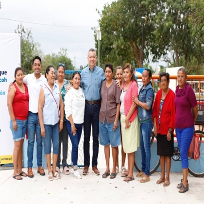El Alcalde Alejandro Ruz Castro supervisó los trabajos de rehabilitación del parque de la colonia Nueva San José Tecoh, en el sur oriente de la ciudad.