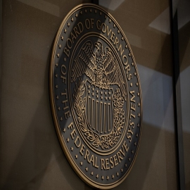 Retiran casi 100.000 millones de dólares de depósitos bancarios en EE.UU. en una semana