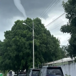 Captan nube embudo en el norte de Mérida