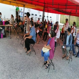 Yucatán: Abuelitos de otros municipios se "cuelan" para intentar ser vacunados en Motul y Conkal