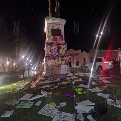Mérida: Monumento a los Montejo termina irreconocible tras pintas en marcha feminista