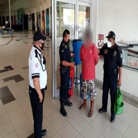 Mérida: Espiaba a menor en baño de plaza comercial y lo capturan
