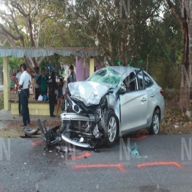 Pareja se salva de morir en la Umán-Samahil