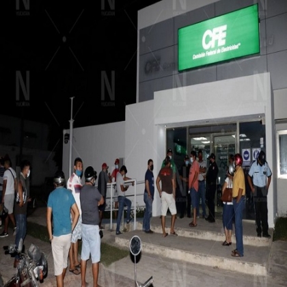Yucatán: CFE desconecta energía de mercado de Izamal y locatarios protestan