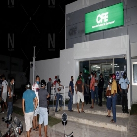 Yucatán: CFE desconecta energía de mercado de Izamal y locatarios protestan