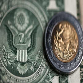 Peso recupera terreno para seguir cotizando cerca de los 22 por dólar