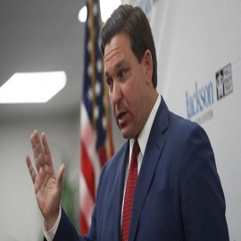 El gobernador de Florida promete prohibir los ‘pasaportes de vacunas’ y los califica de ‘totalmente inaceptables’