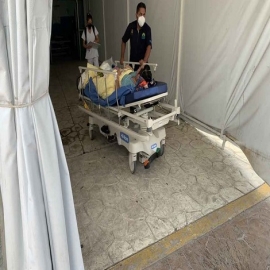 Hospital General de Cancún traslada a pacientes a las carpas