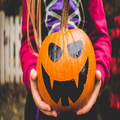 Sacerdote exorcista aclara que el problema de Halloween no está en los disfraces o dulces