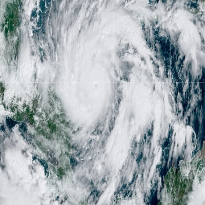 “Eta” ya es categoría 4 y amenaza a Centroamérica con lluvias, inundaciones y deslizamientos de tierra