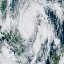 “Eta” ya es categoría 4 y amenaza a Centroamérica con lluvias, inundaciones y deslizamientos de tierra