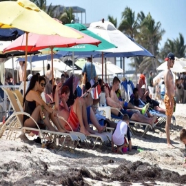 Cruceristas 'invaden' las playas de Progreso