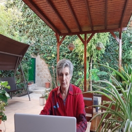 Catedrática María José Martínez Albarracín: “Inyectan veneno en e cuerpo, la causante de la patogenia: la proteína Spike”