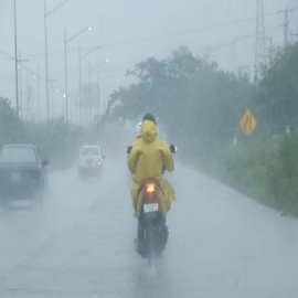 Tormenta tropical Zeta se va alejando de Yucatán; Mérida estaría sufriendo lo más fuerte